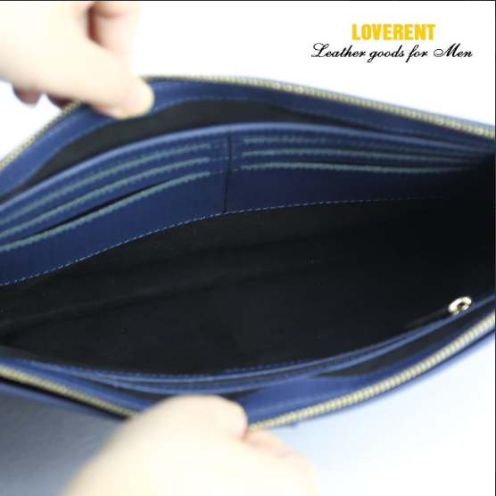 clutch có quai vân taiga-saffiano dẹt